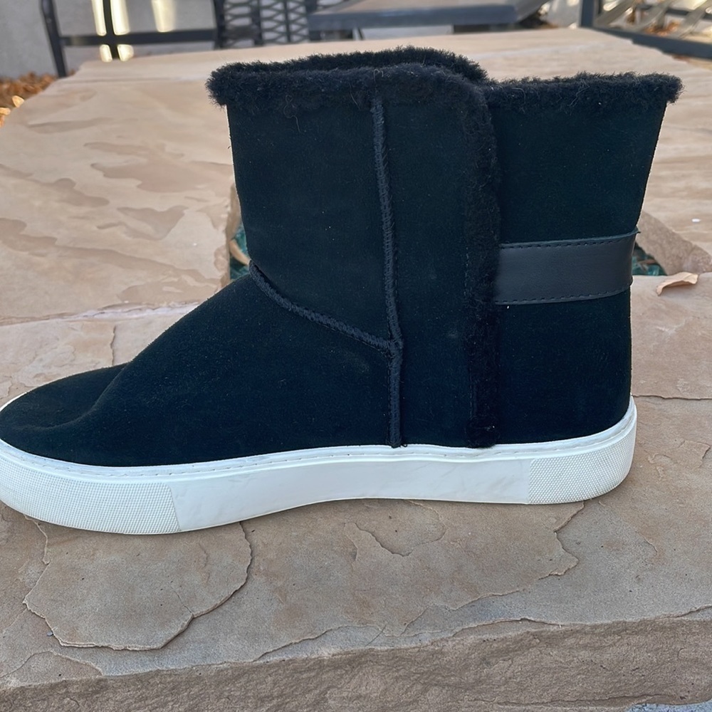 Ugg Lynus Black Suede Sneaker Size 11 - Picture 4 of 13